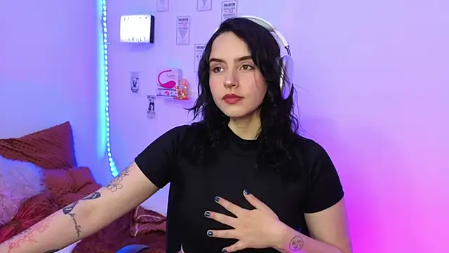 Emily Lindey online show from 02-06-26, 03:35