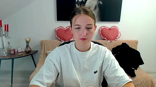 Snapshot of AnneWilsonn chatting on 06-19-26, 06:30 AnneWilsonn online show from 06-19-26, 06:30