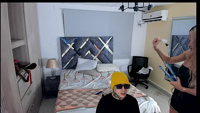 lily and wan online show from 10-17-25, 03:21