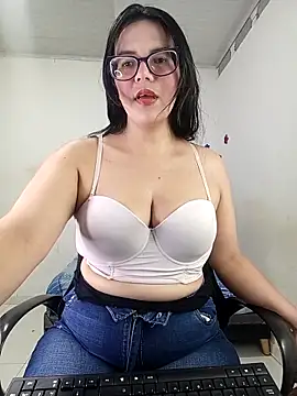 Snapshot of Damasexyviolet chatting on 10-23-25, 02:21 Damasexyviolet online show from 10-23-25, 02:21