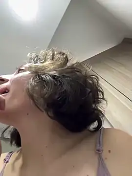 Snapshot of Ryan_ruru chatting on 01-07-26, 04:12 Ryan ruru online show from 01-07-26, 04:12