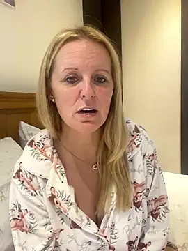 Snapshot of madamlillyrose chatting on 10-24-25, 10:36 madamlillyrose online show from 10-24-25, 10:36