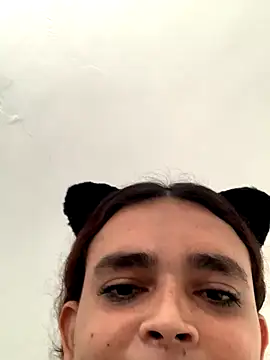 Snapshot of La-Gatiita-trans chatting on 10-22-25, 01:21 La-Gatiita-trans online show from 10-22-25, 01:21