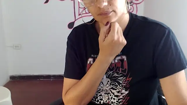 Lucyy Naugthy online show from 03-06-26, 02:01