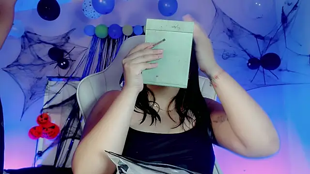 Snapshot of Yankeeandisa chatting on 10-21-25, 03:28 Yankeeandisa online show from 10-21-25, 03:28