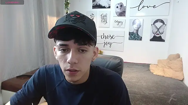 AmethystShadow17 online show from 11-20-25, 04:29