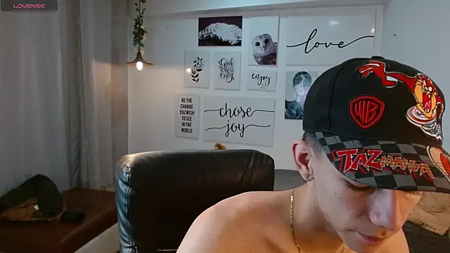 AmethystShadow17 online show from 11-25-25, 03:45