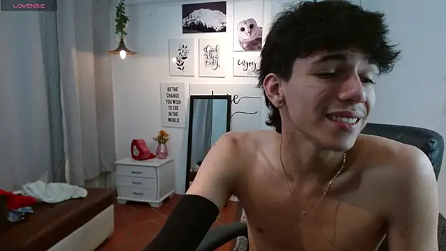 AmethystShadow17 online show from 12-19-25, 09:50