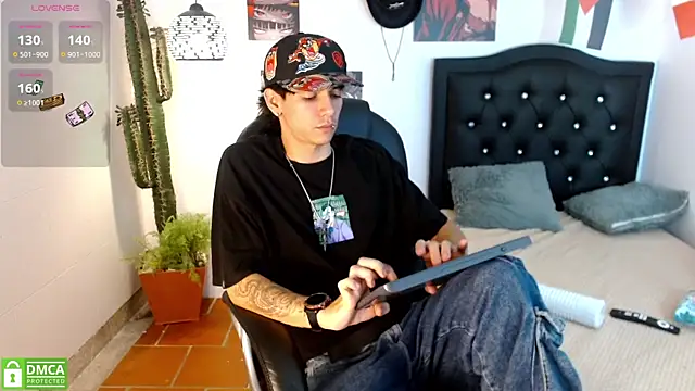 AmethystShadow17 online show from 07-18-26, 04:21