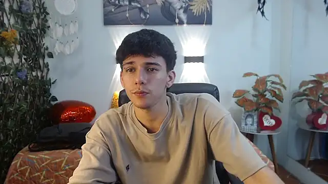 AmethystShadow17 online show from 04-01-26, 03:19