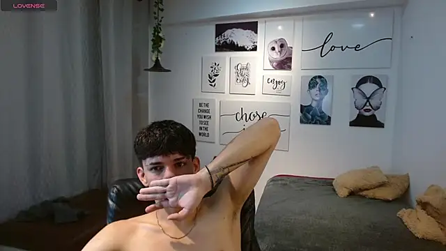 AmethystShadow17 online show from 11-30-25, 02:40