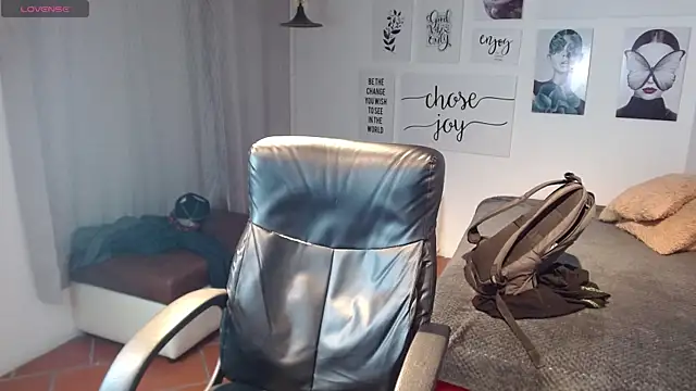 AmethystShadow17 online show from 11-26-25, 02:50