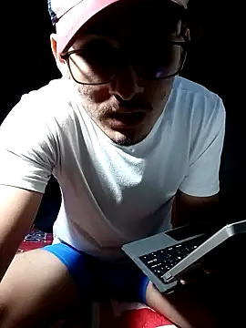 SinGuin23 online show from 10-14-25, 10:53