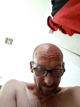 Snapshot of whateveruwanthowever chatting on 10-28-25, 05:34 whateveruwanthowever online show from 10-28-25, 05:34