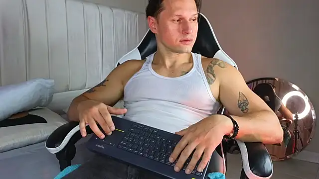 Justin valverde online show from 03-26-26, 03:16