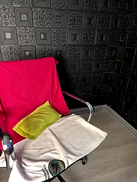 Yvonny27 online show from 12-05-25, 11:53