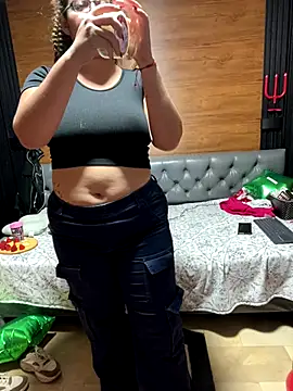 Yvonny27 online show from 12-19-25, 01:20