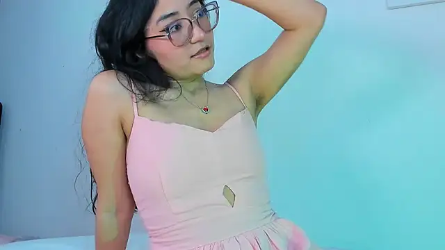 Snapshot of bellapixie chatting on 10-15-25, 07:44 bellapixie online show from 10-15-25, 07:44