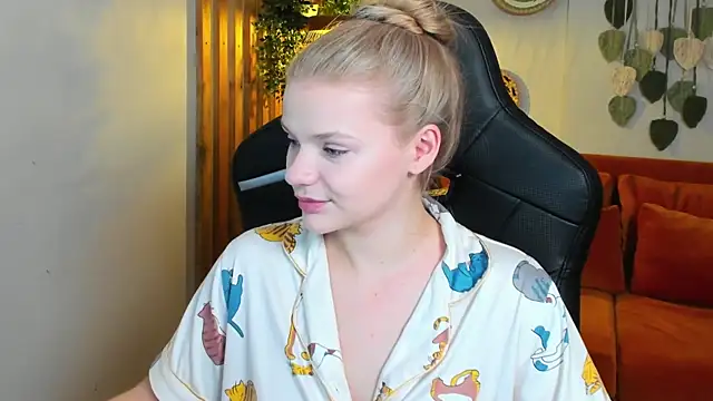 Snapshot of LilitRosen chatting on 10-21-25, 05:56 LilitRosen online show from 10-21-25, 05:56