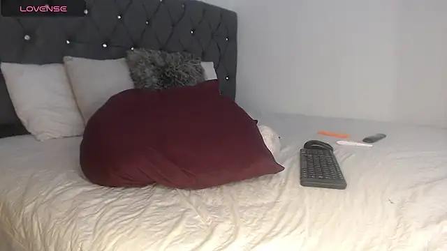 LittleAli03 online show from 11-28-25, 07:19