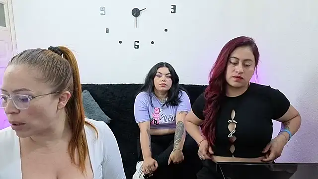 lesb milf online show from 04-13-26, 05:17