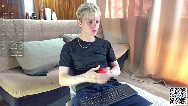 Snapshot of Logan_mett chatting on 04-27-26, 03:10 Logan mett online show from 04-27-26, 03:10