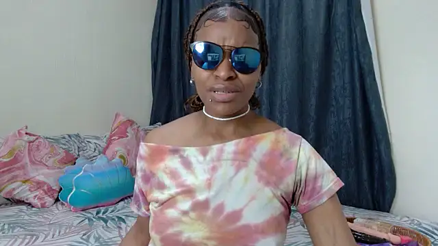 Snapshot of fifiqueen25 chatting on 03-21-26, 07:09 fifiqueen25 online show from 03-21-26, 07:09