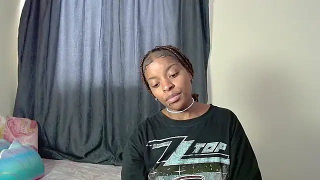 Snapshot of fifiqueen25 chatting on 03-20-26, 01:12 fifiqueen25 online show from 03-20-26, 01:12