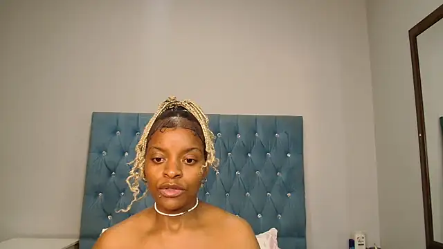 Snapshot of fifiqueen25 chatting on 06-20-26, 05:51 fifiqueen25 online show from 06-20-26, 05:51