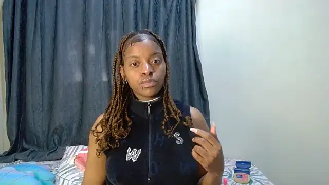 Snapshot of fifiqueen25 chatting on 04-05-26, 06:53 fifiqueen25 online show from 04-05-26, 06:53