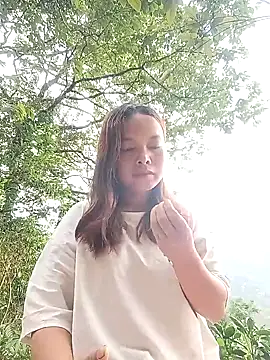 Nguyet2k4 online show from 05-14-26, 11:46
