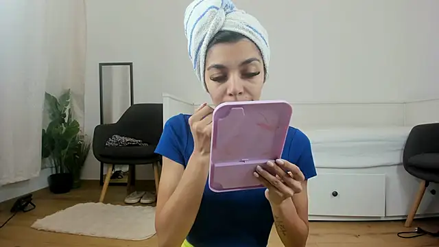 Snapshot of ReneeVoss chatting on 02-20-26, 05:15 ReneeVoss online show from 02-20-26, 05:15