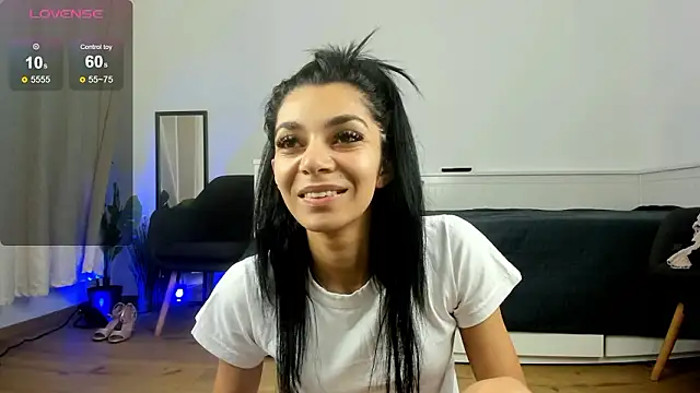 Snapshot of ReneeVoss chatting on 02-14-26, 03:40 ReneeVoss online show from 02-14-26, 03:40