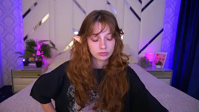 CuteeFoxy online show from 10-30-25, 03:53