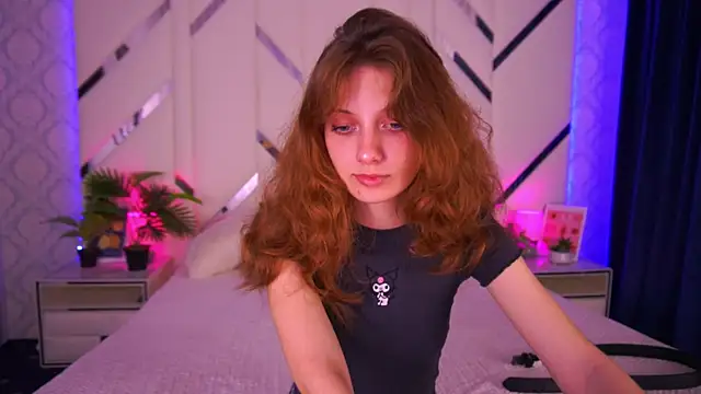 CuteeFoxy online show from 10-28-25, 02:27