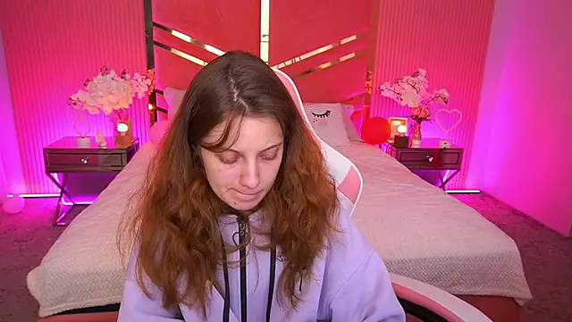 CuteeFoxy online show from 12-18-25, 02:21