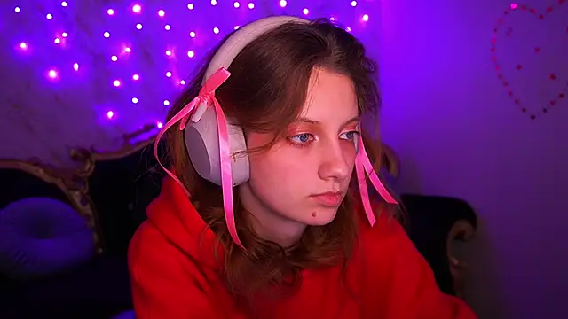 Snapshot of CuteeFoxy chatting on 02-21-26, 02:19 CuteeFoxy online show from 02-21-26, 02:19