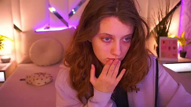 CuteeFoxy online show from 03-06-26, 01:28