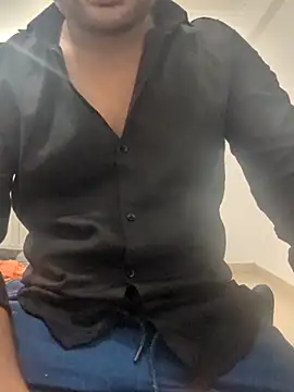 Snapshot of Akki19989 chatting on 10-15-25, 12:35 Akki19989 online show from 10-15-25, 12:35