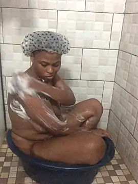 Snapshot of Bubbles156 chatting on 02-17-26, 08:17 Bubbles156 online show from 02-17-26, 08:17