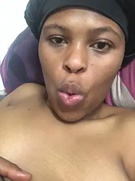 Snapshot of Bubbles156 chatting on 02-18-26, 08:38 Bubbles156 online show from 02-18-26, 08:38