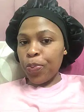 Snapshot of Bubbles156 chatting on 02-16-26, 06:06 Bubbles156 online show from 02-16-26, 06:06