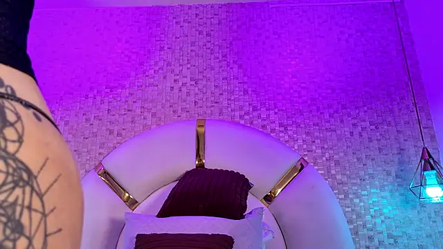 Snapshot of emmy_rose25 chatting on 02-26-26, 11:43 emmy rose25 online show from 02-26-26, 11:43