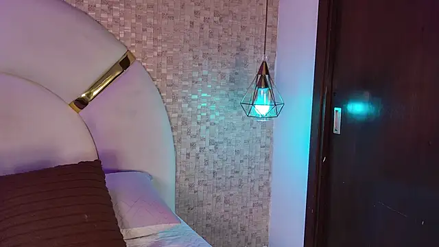 Snapshot of emmy_rose25 chatting on 03-04-26, 11:40 emmy rose25 online show from 03-04-26, 11:40