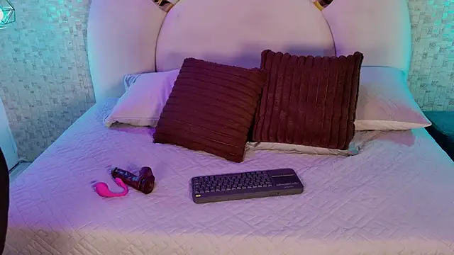 Snapshot of emmy_rose25 chatting on 02-20-26, 11:45 emmy rose25 online show from 02-20-26, 11:45