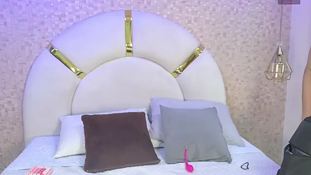 Snapshot of emmy_rose25 chatting on 11-19-25, 11:43 emmy rose25 online show from 11-19-25, 11:43