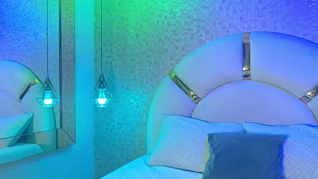 Snapshot of emmy_rose25 chatting on 12-16-25, 11:47 emmy rose25 online show from 12-16-25, 11:47