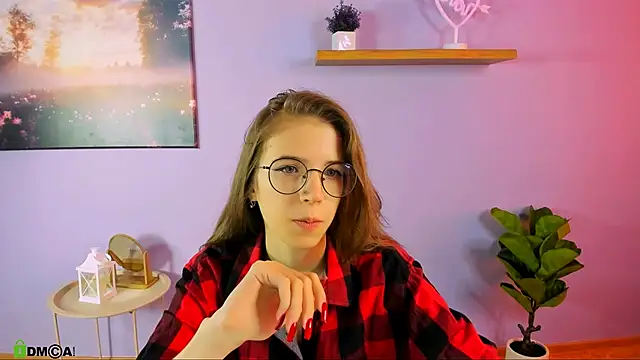 lulu fly  online show from 10-22-25, 09:20