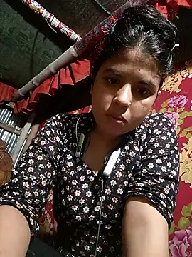 Snapshot of Pori_Moni1 chatting on 10-16-25, 04:04 Pori Moni1 online show from 10-16-25, 04:04