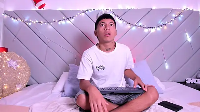 little kris1 online show from 12-04-25, 12:37